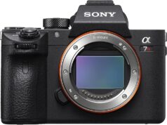 Sony Alpha 7R IV Full Frame Mirrorless Interchangeable Lens Camera w/High Resolution 61MP Sensor, up to 10FPS with Continuous AF/AE Tracking