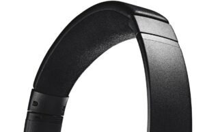 Bose QuietComfort 35 II Wireless Bluetooth Headphones with Alexa – Black (Renewed)