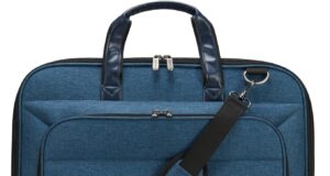 Amazon Basics Carry-On Garment Bag for Travel and Business Trips with Shoulder Strap – Navy